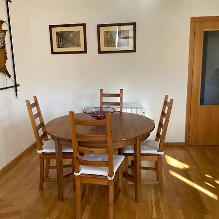 ático Con Chimenea En Apartamento *