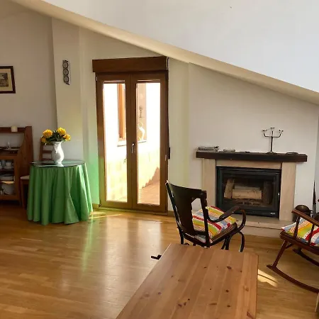 ático Con Chimenea En * Bronchales