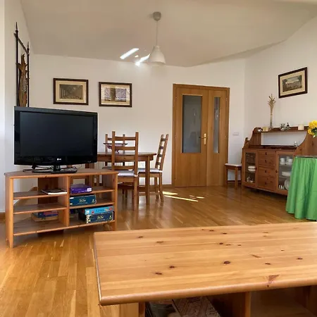 ático Con Chimenea En Bronchales